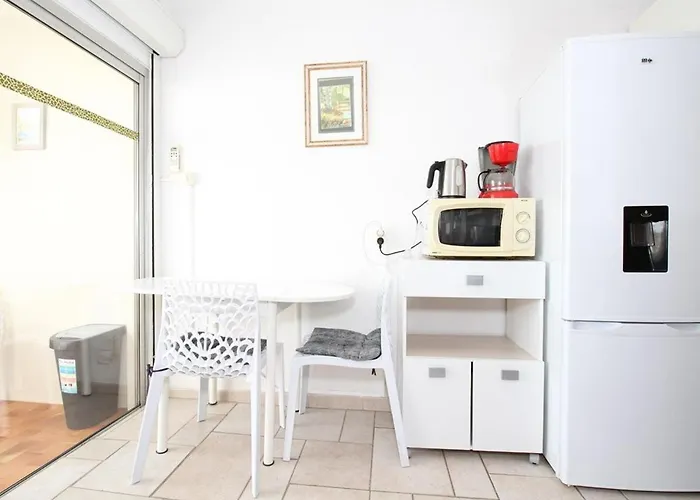 T1 Confortable - Climatise, Proche Des Thermes, Avec Loggia Et Equipements Modernes - Fr-1-553-10 Lejlighed